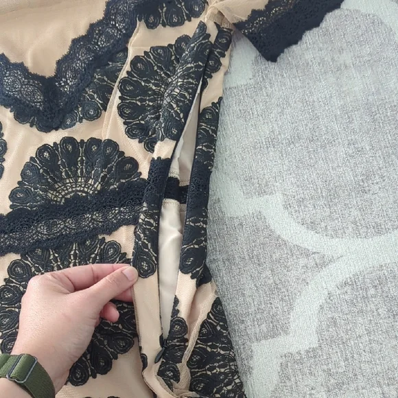 Elegant Black Lace Floral Dress - Picture 7 of 8